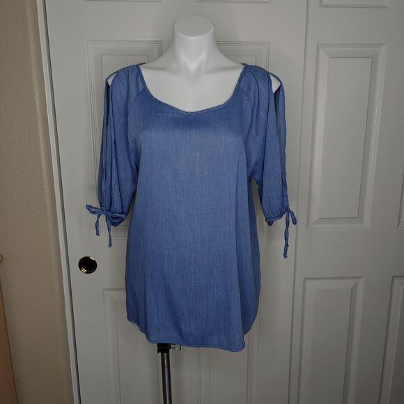 Kaileigh chambray cold shoulder blouse sz L - Picture 2 of 8